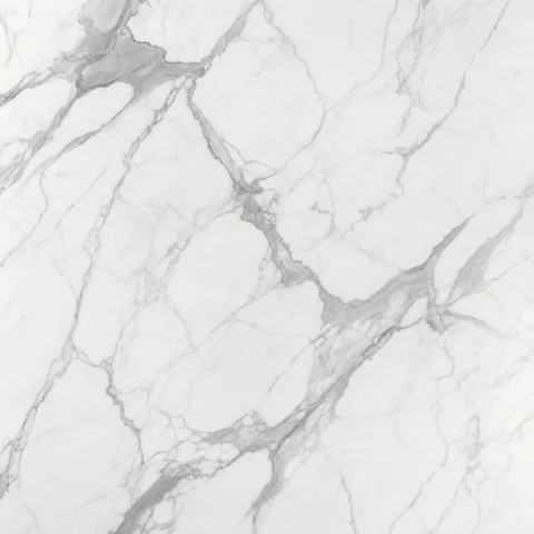 Muestra de porcelanato efecto mármol Statuario, blanco con veta gris
