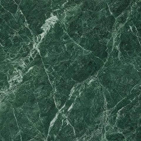 Muestra de porcelanato efecto mármol verde con vetas blancas